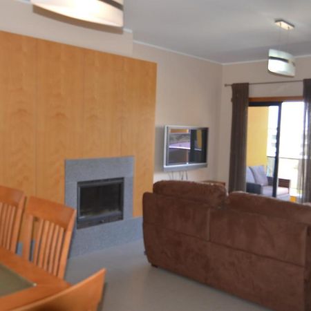 Apartamento Frente Ao Mar Com Piscina De Agua Salgada Quarteira Luaran gambar
