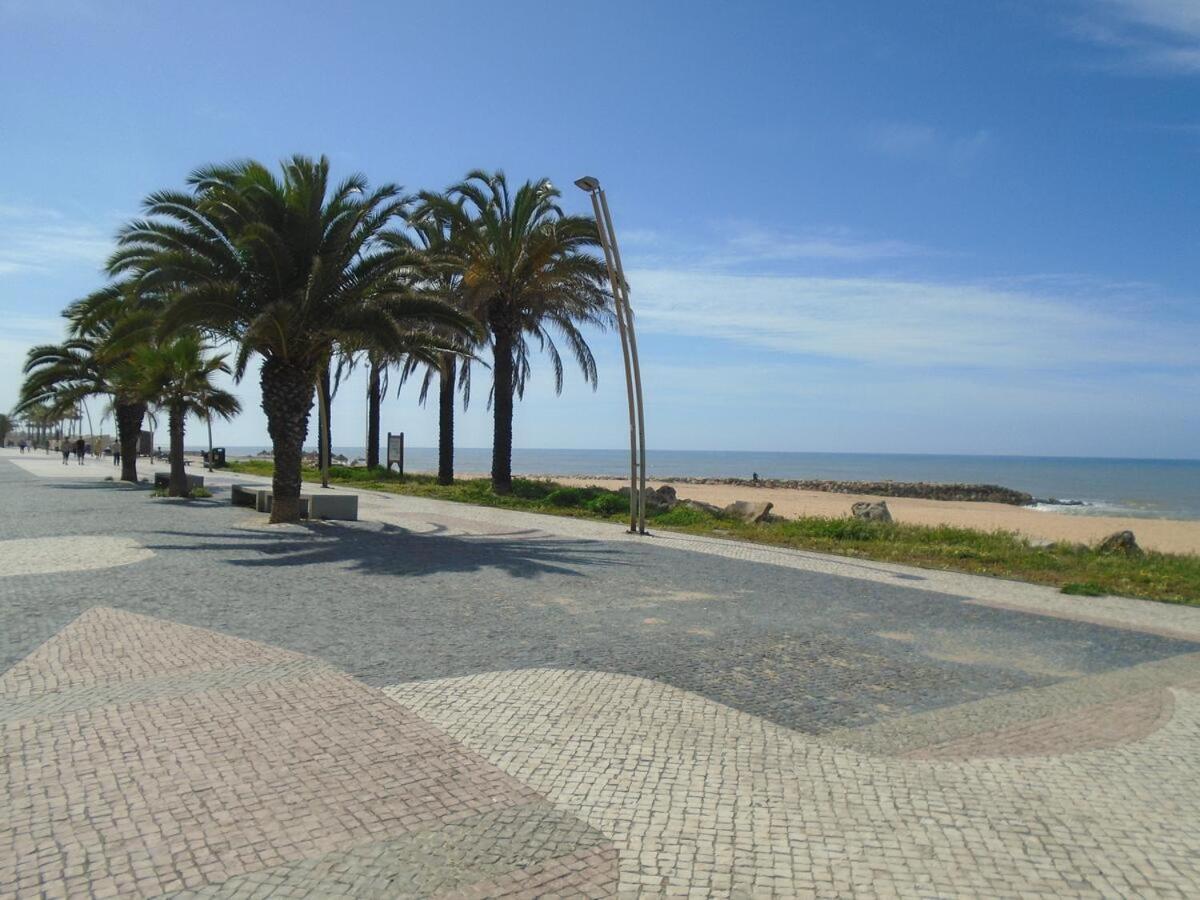 Apartamento Frente Ao Mar Com Piscina De Agua Salgada Quarteira Luaran gambar